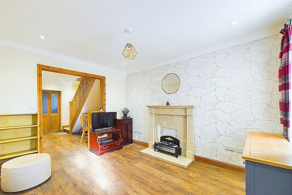 Property photo 3 of 10 Photo 10