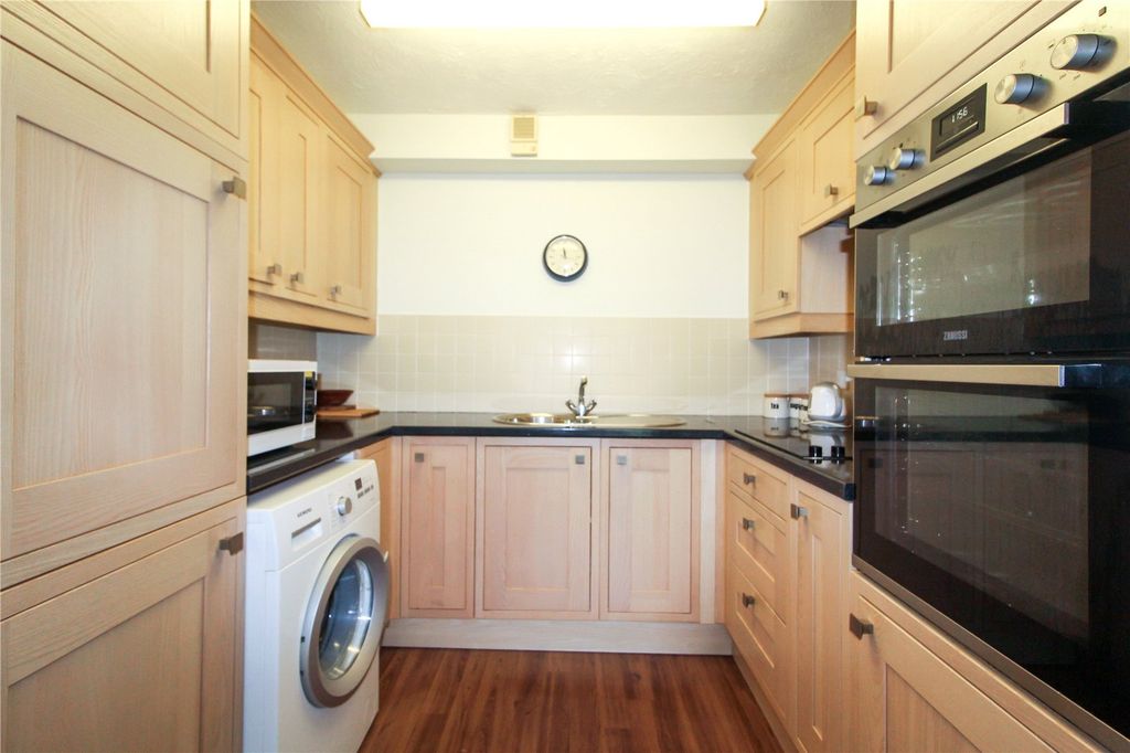 Property photo 3 of 16 Picture No. 10