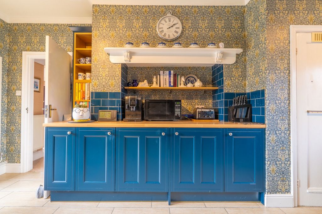 Property photo 2 of 23