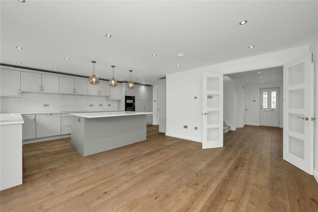 Property photo 3 of 9 Kitchen Dining Room
