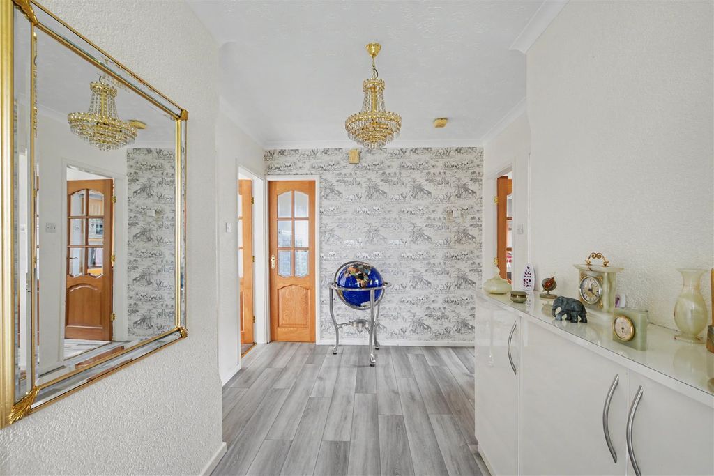 Property photo 3 of 14 Hallway_1.Jpeg