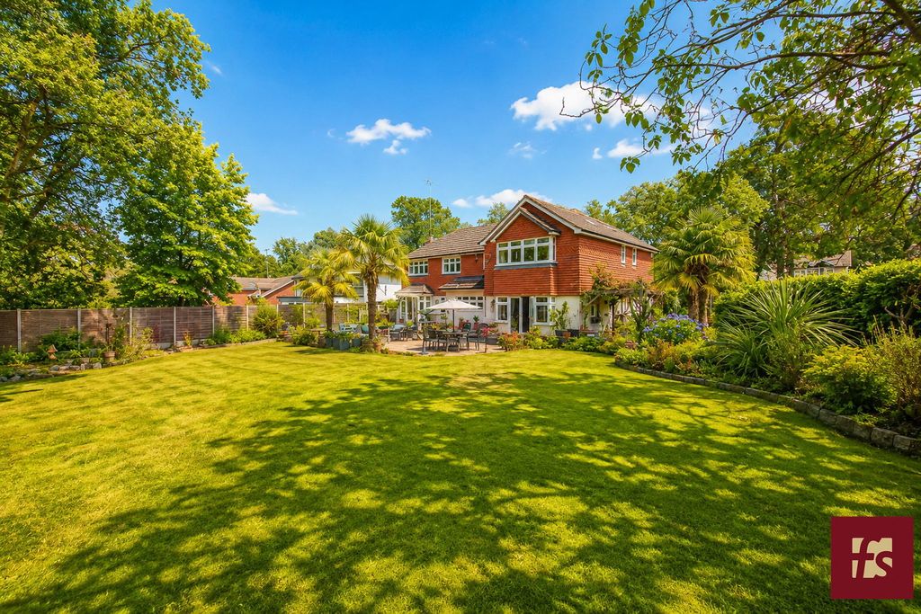 Property photo 1 of 32