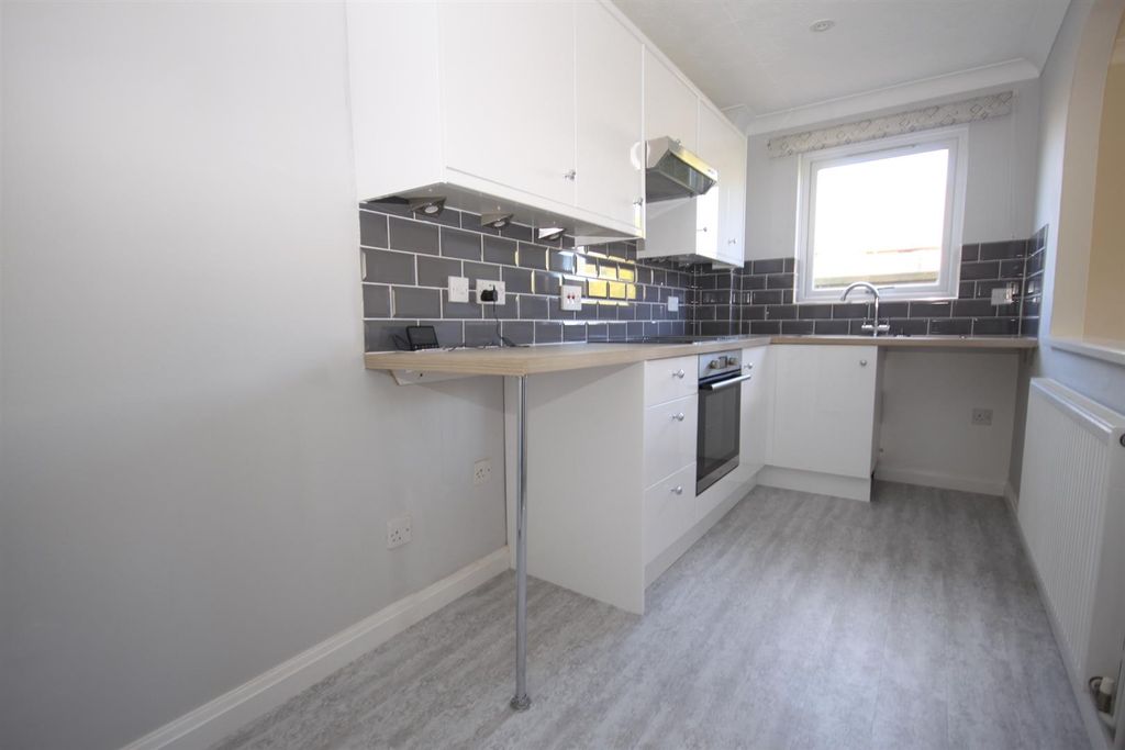 Property photo 3 of 6 Kitchen Diner