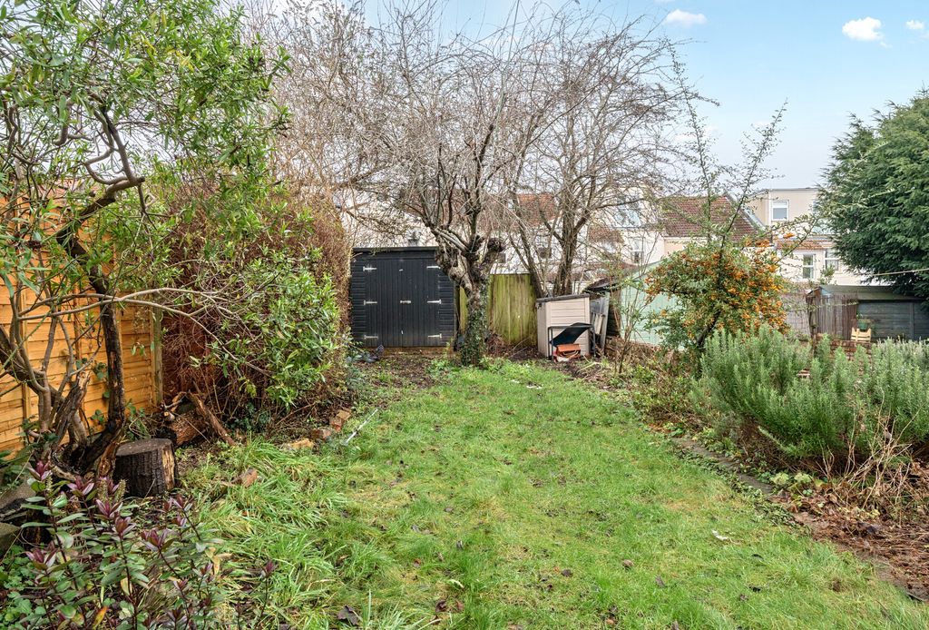 Property photo 3 of 15 1398105-6-6960d88...