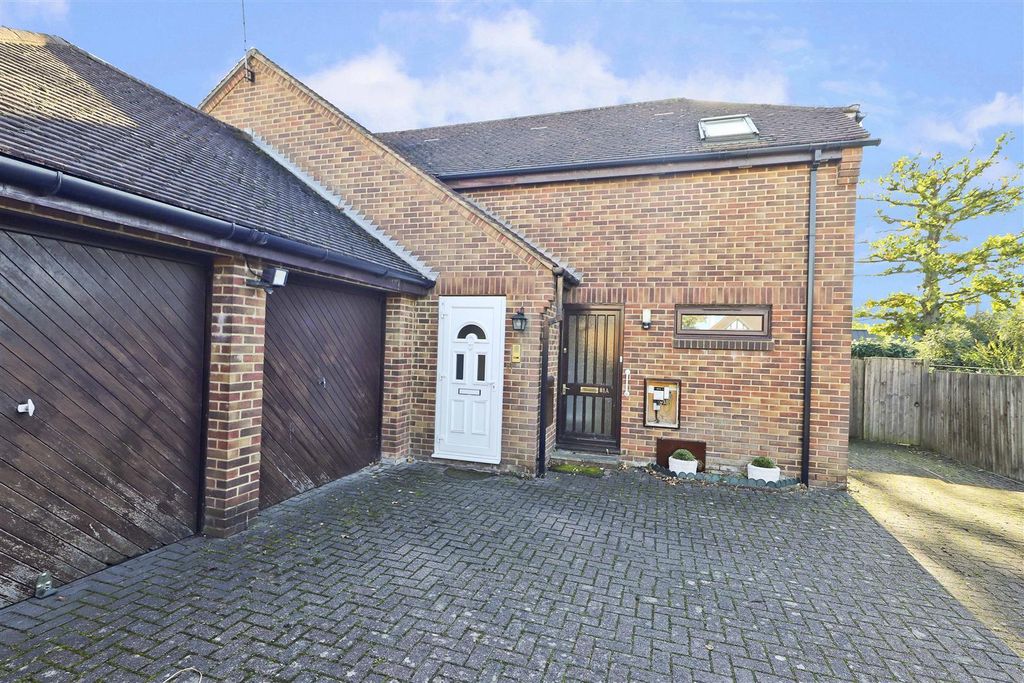 Property photo 1 of 10 Front
