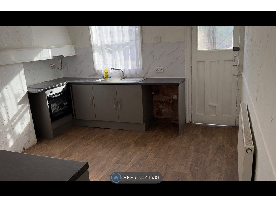 Property photo 3 of 6 Kitchen