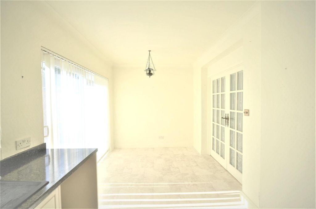 Property photo 3 of 9 Gallery