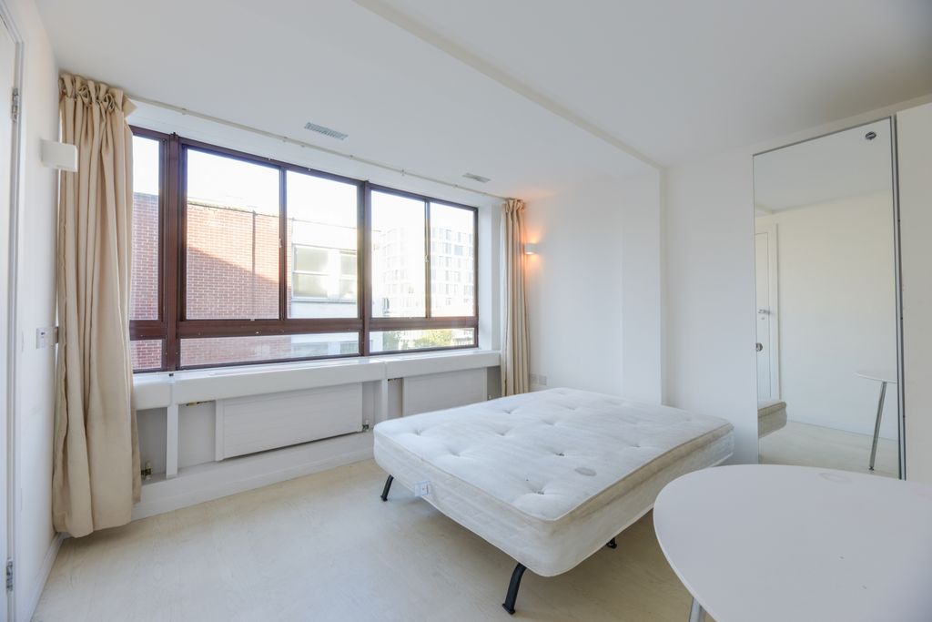 Property photo 1 of 10 Photo 8