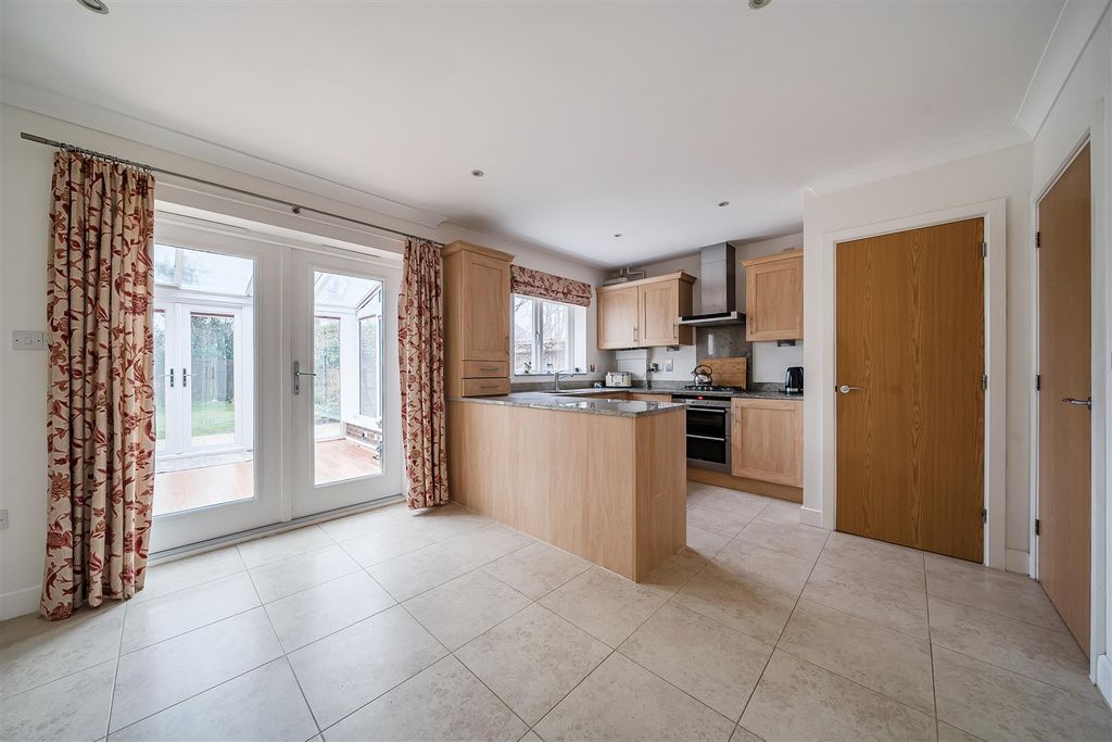 Property photo 3 of 10 Kitchen Breakfast Room.Jpg