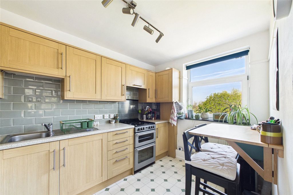 Property photo 2 of 10 Picture No. 05