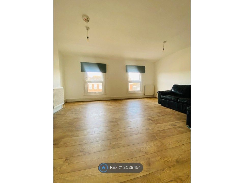 Property photo 1 of 9 Large Living Room