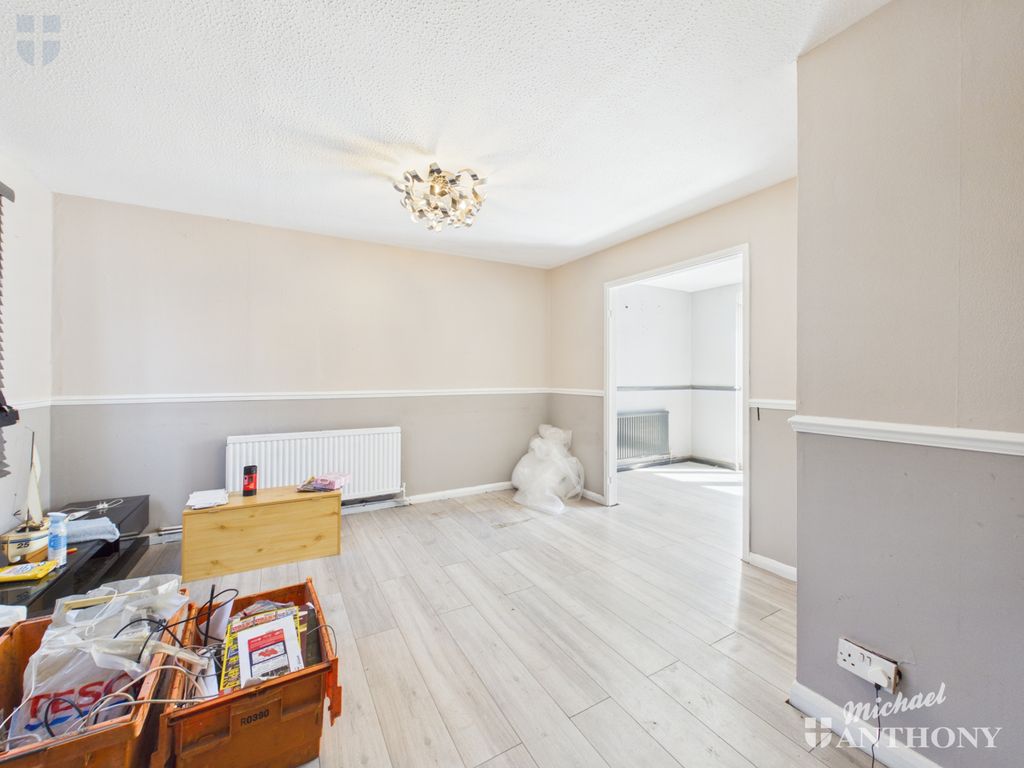Property photo 3 of 10 Cam03852G0-Pr0756-Still006