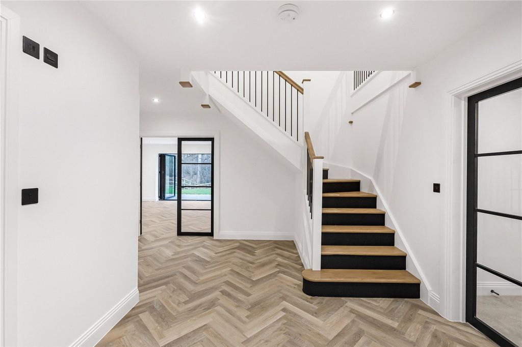 Property photo 2 of 28 Picture No. 71