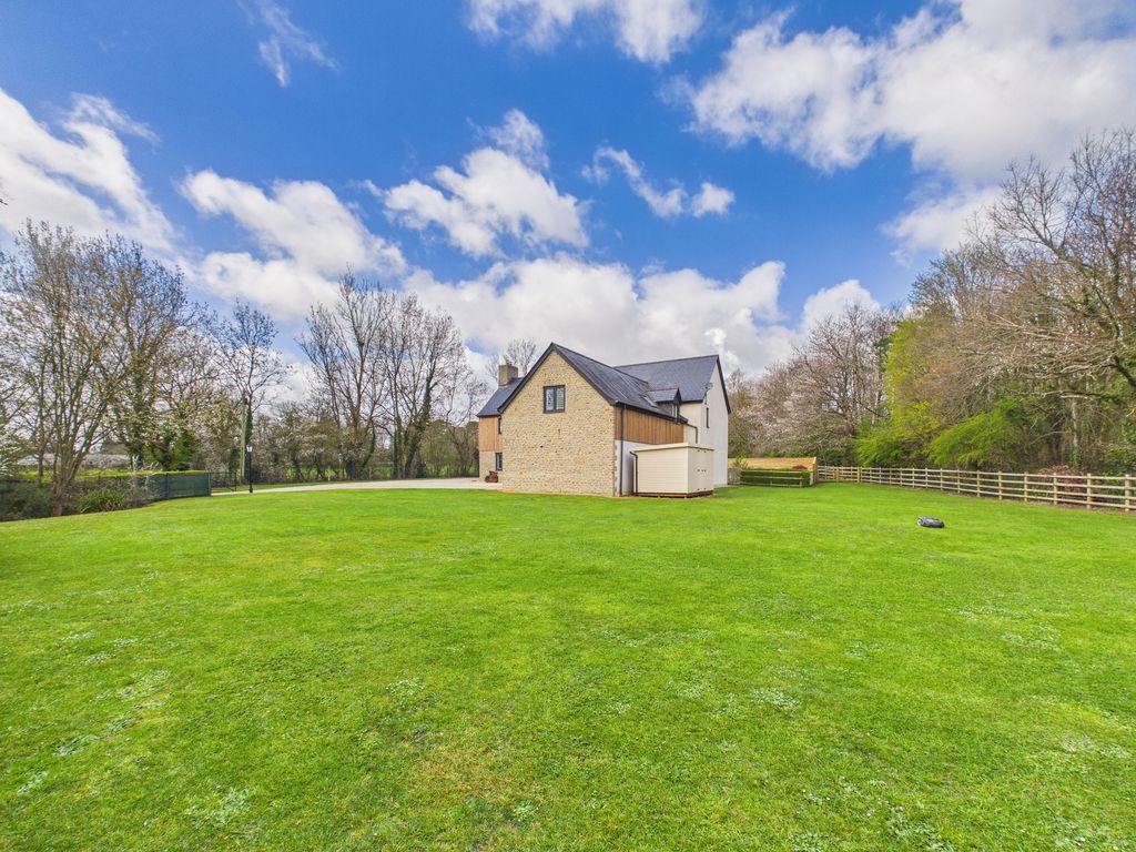 Property photo 3 of 34 Photo 30