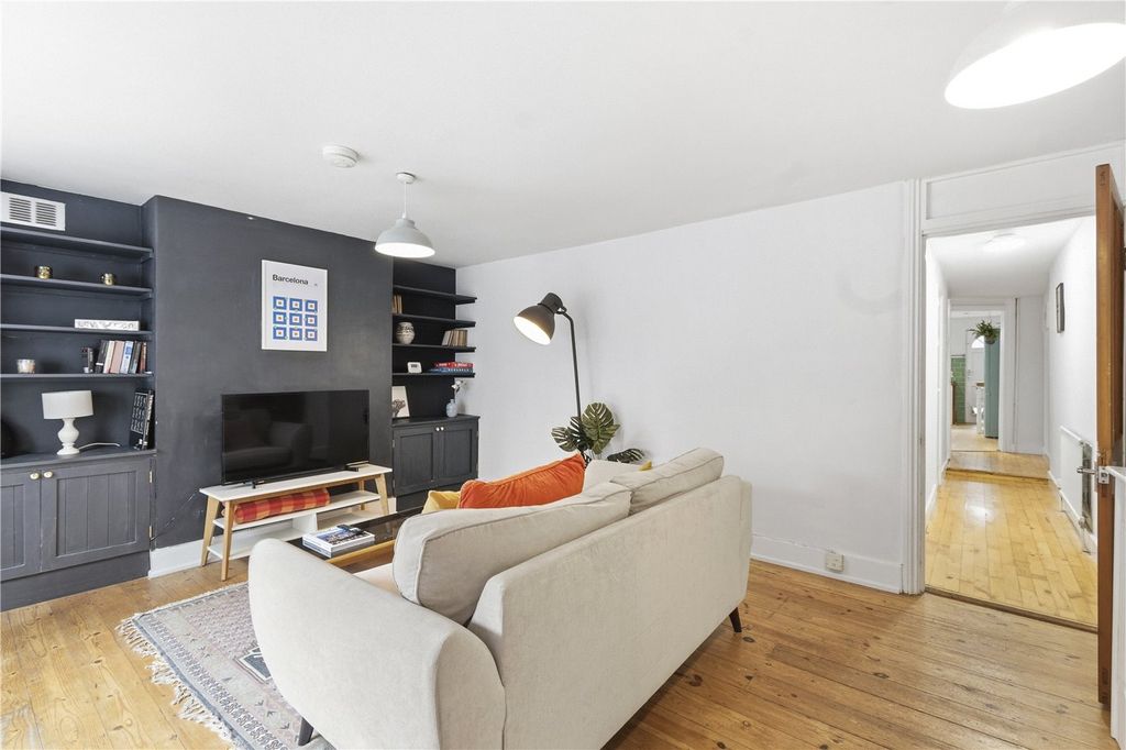 Property photo 3 of 10 Reception