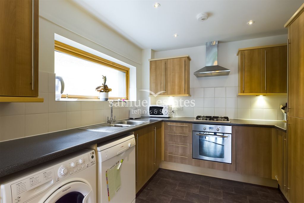 Property photo 3 of 14 Kitchen