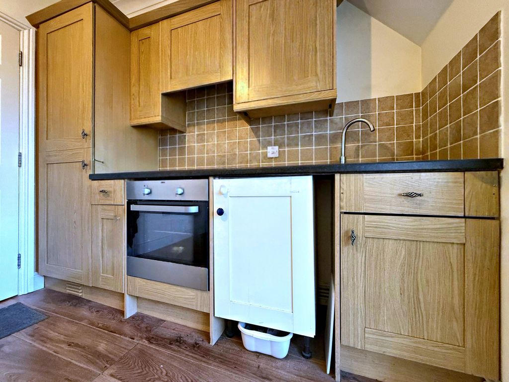 Property photo 3 of 5 Kitchen