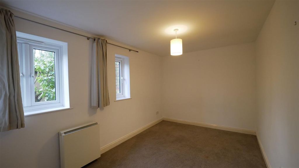 Property photo 2 of 10 Ground Floor Bedroom (Main Bedroom)