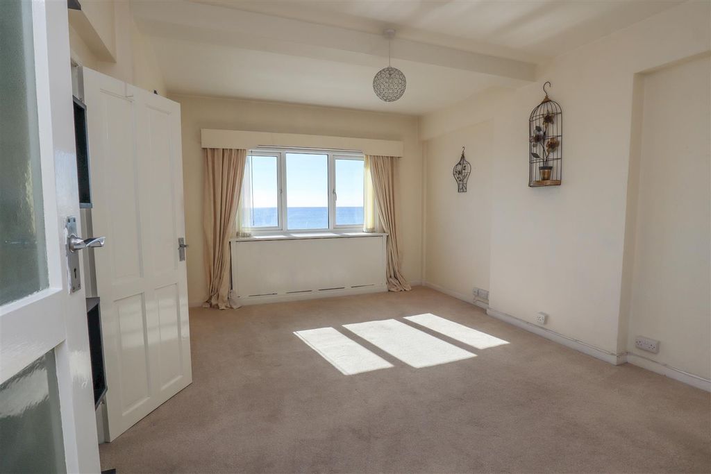 Property photo 1 of 8 Living Room