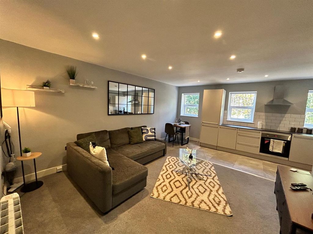 Property photo 1 of 9 Living Space