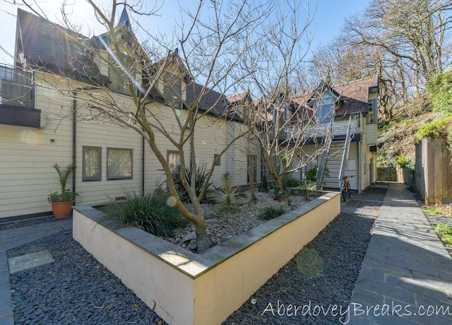 Property photo 3 of 33