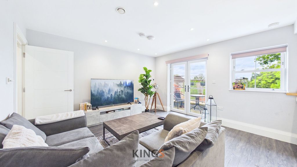Additional image 5 of 2 bed flat for saleBell Lane, Brookmans Park AL9