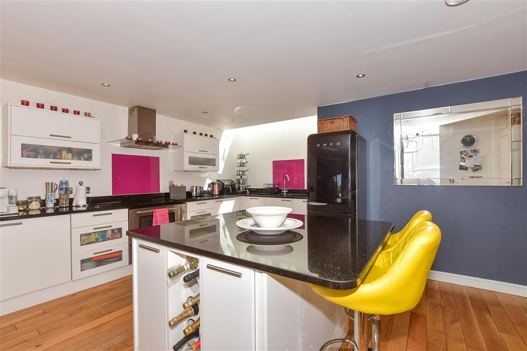 Property photo 2 of 17 Kitchen