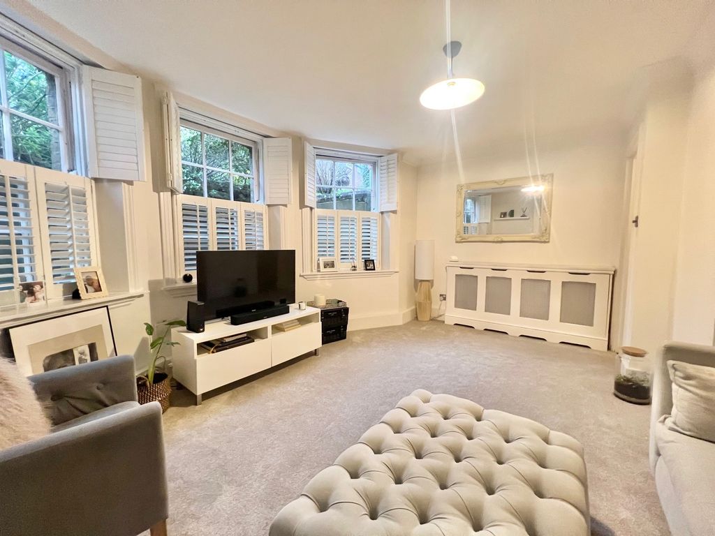 Property photo 1 of 10 Photo 9