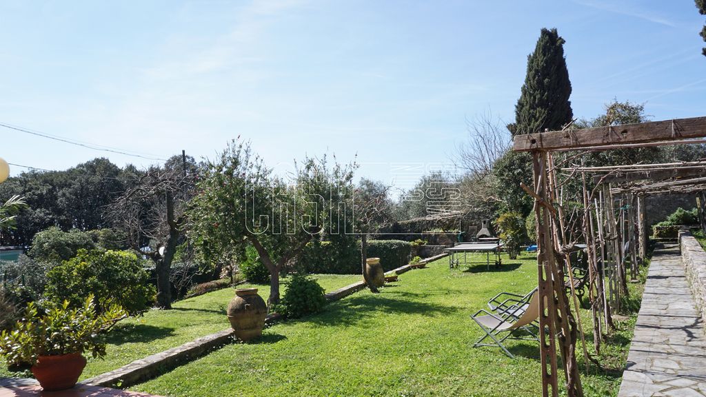 Property photo 2 of 39