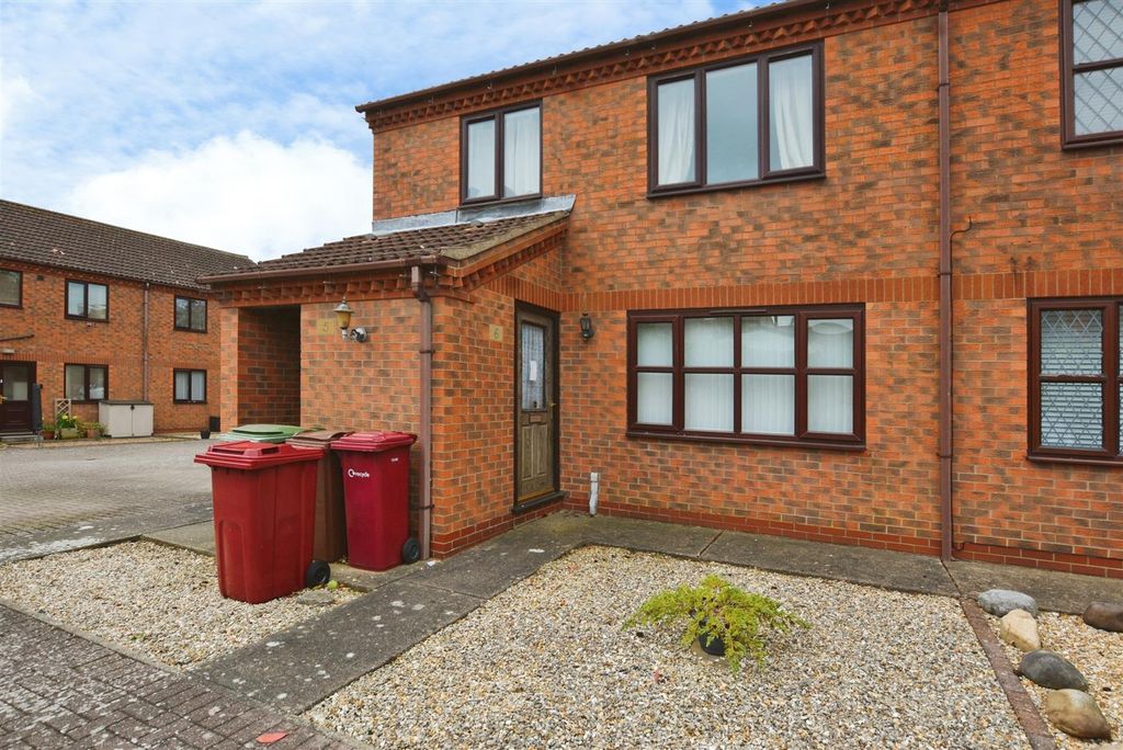 Property photo 1 of 11 Front