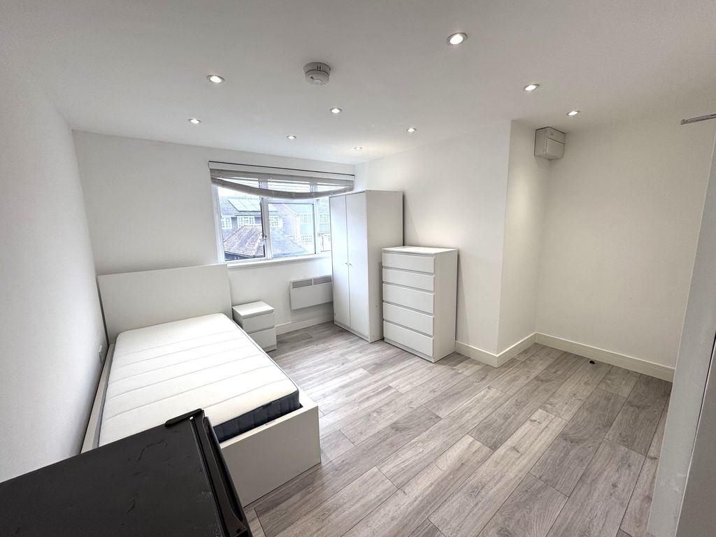 Property photo 1 of 3