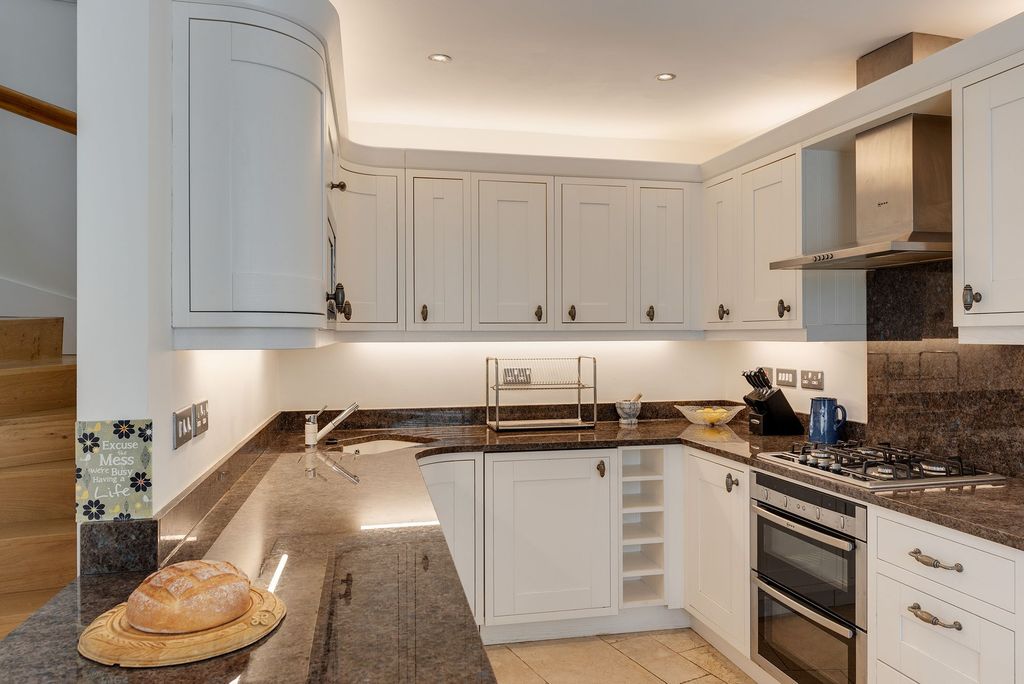 Property photo 3 of 12 Dennings House_Kitchen
