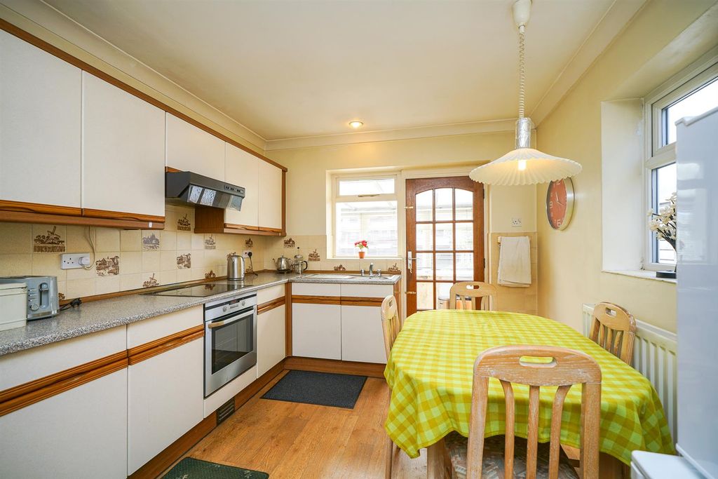 Property photo 3 of 24 40-Foxcroft-1013.Jpg