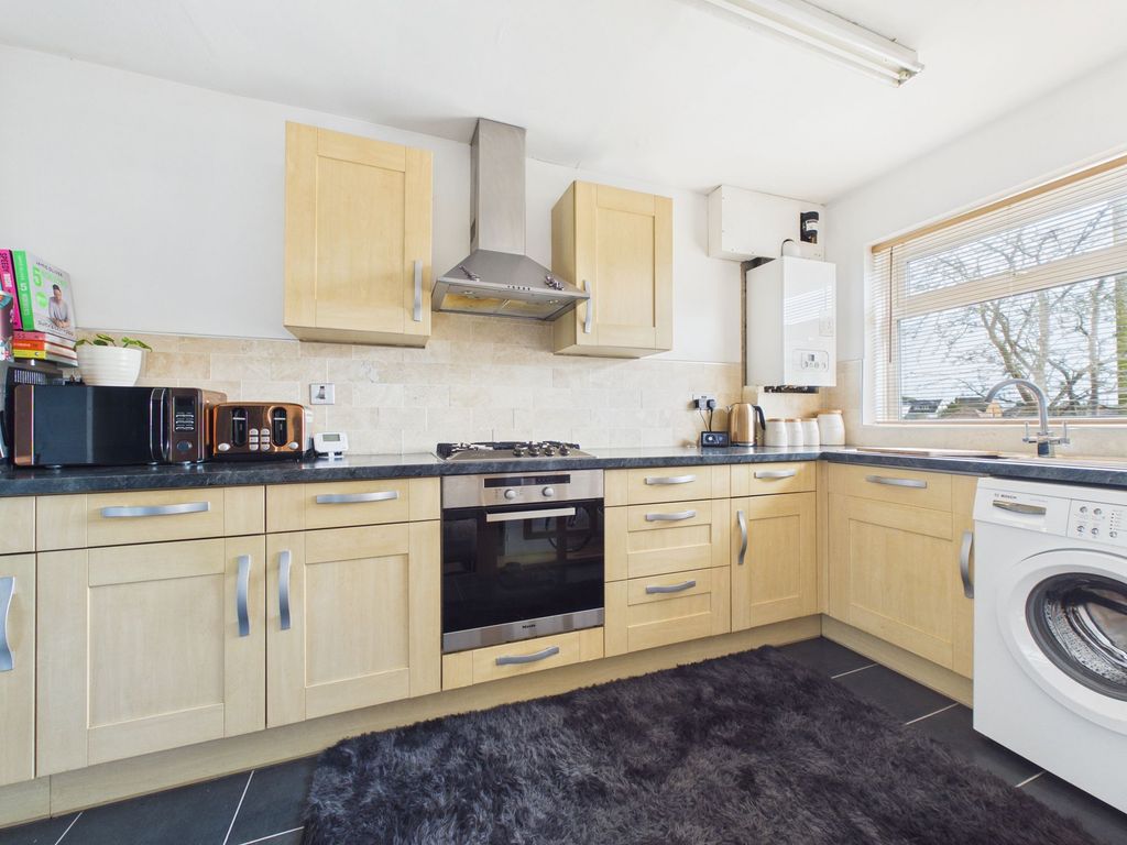 Property photo 3 of 18 Kitchen Area