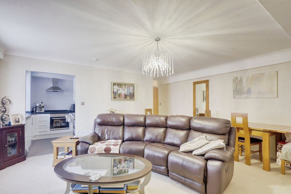 Property photo 2 of 21