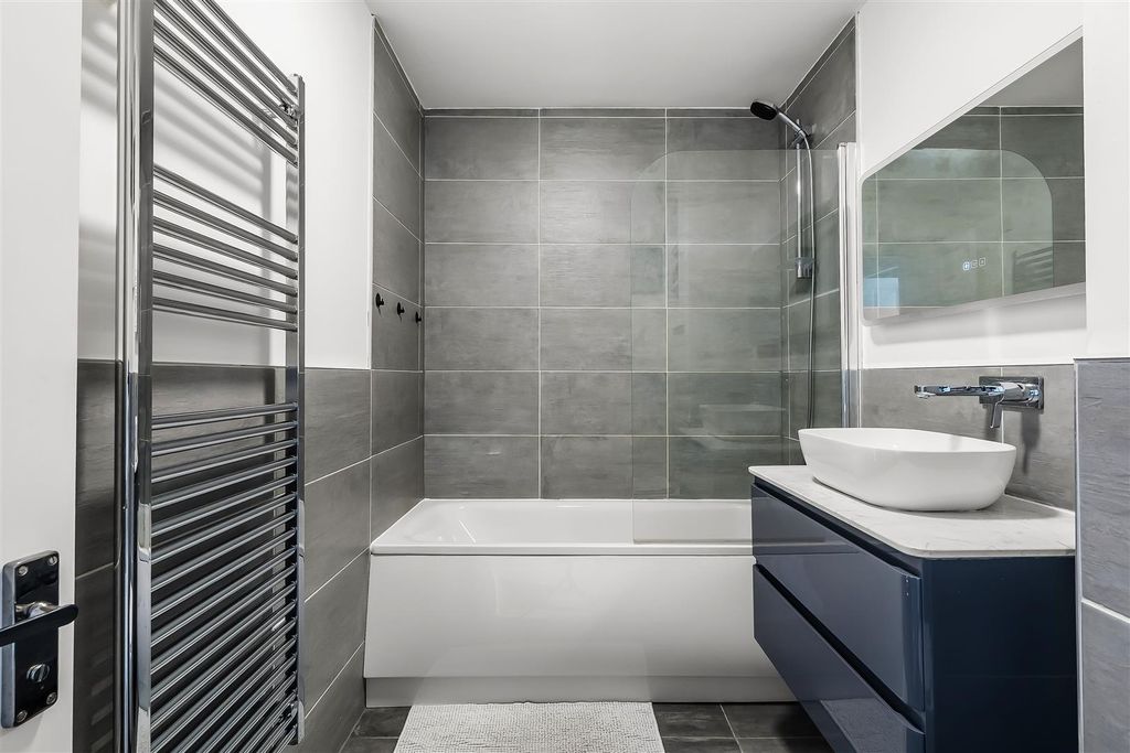 Additional image 21 of 2 bed maisonette for saleCrowhurst Mead, Godstone RH9