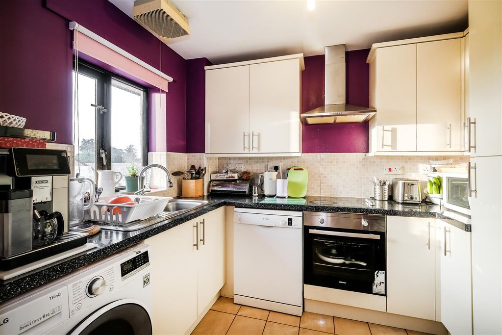 Property photo 3 of 16