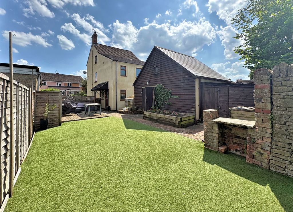 Property photo 2 of 19