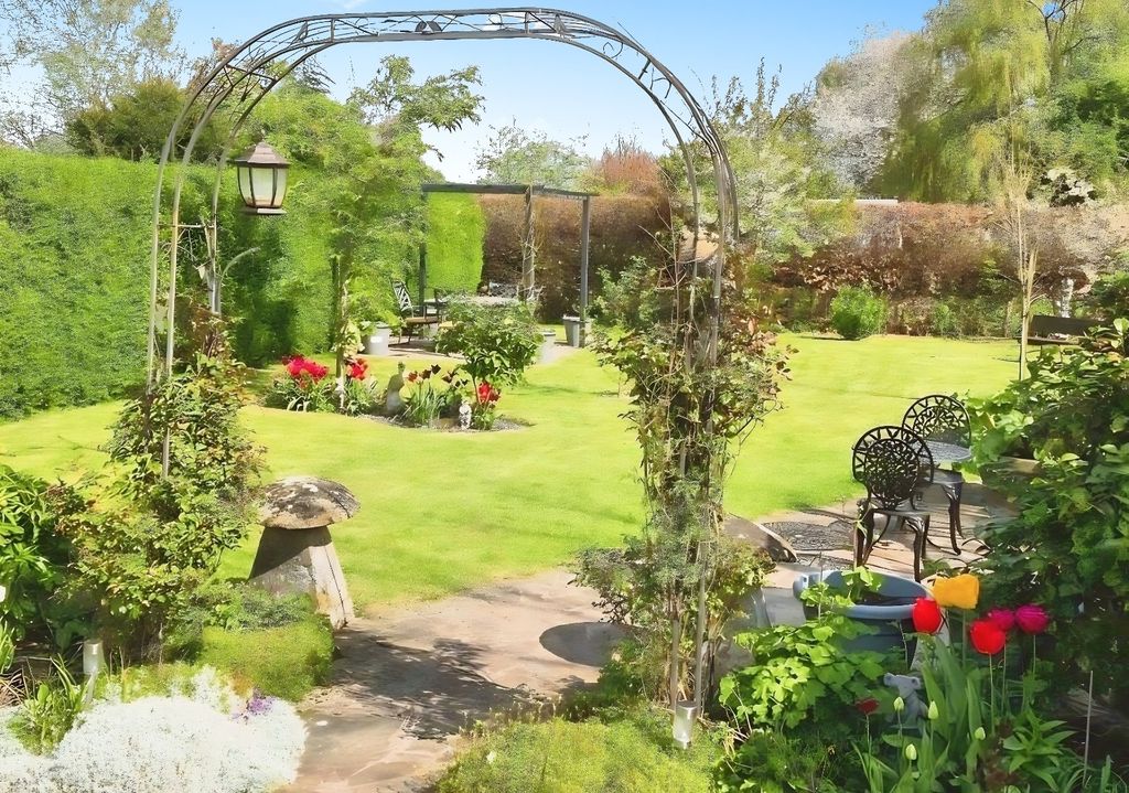 Property photo 3 of 17 Garden - Summer