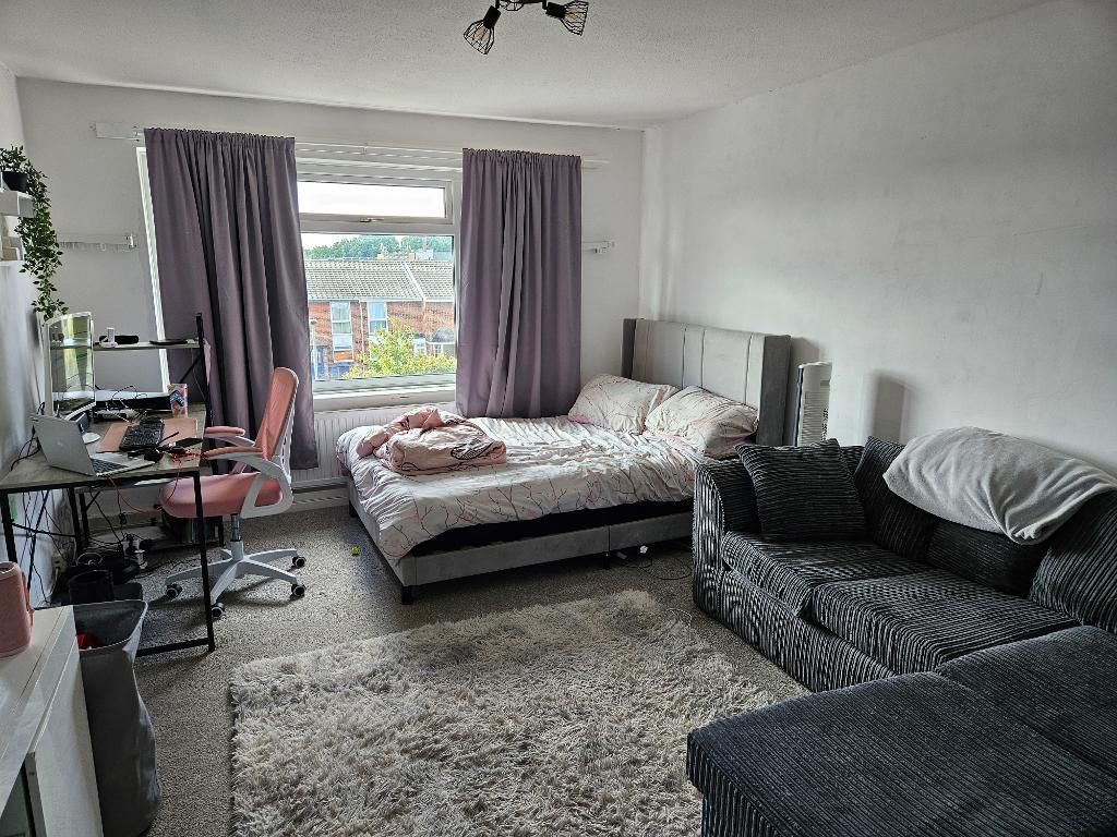 Property photo 3 of 8 Lounge (Currently Also Used As Bedroom)