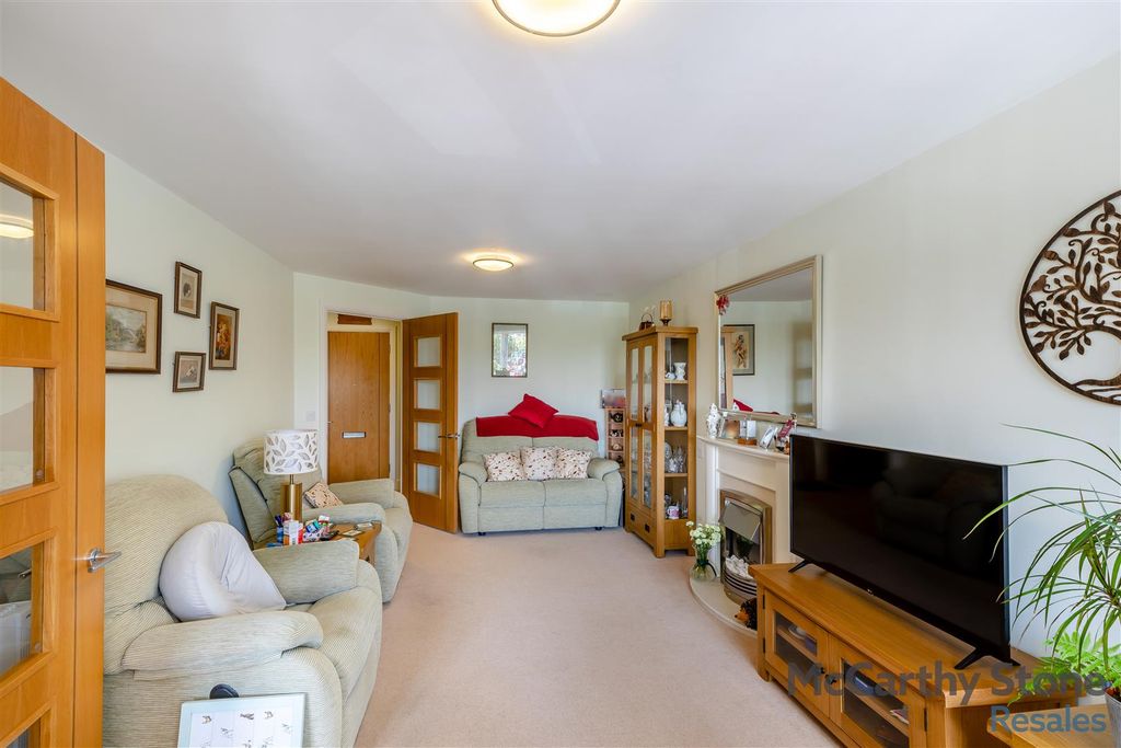 Property photo 1 of 19 8647156-Interior13.Jpg