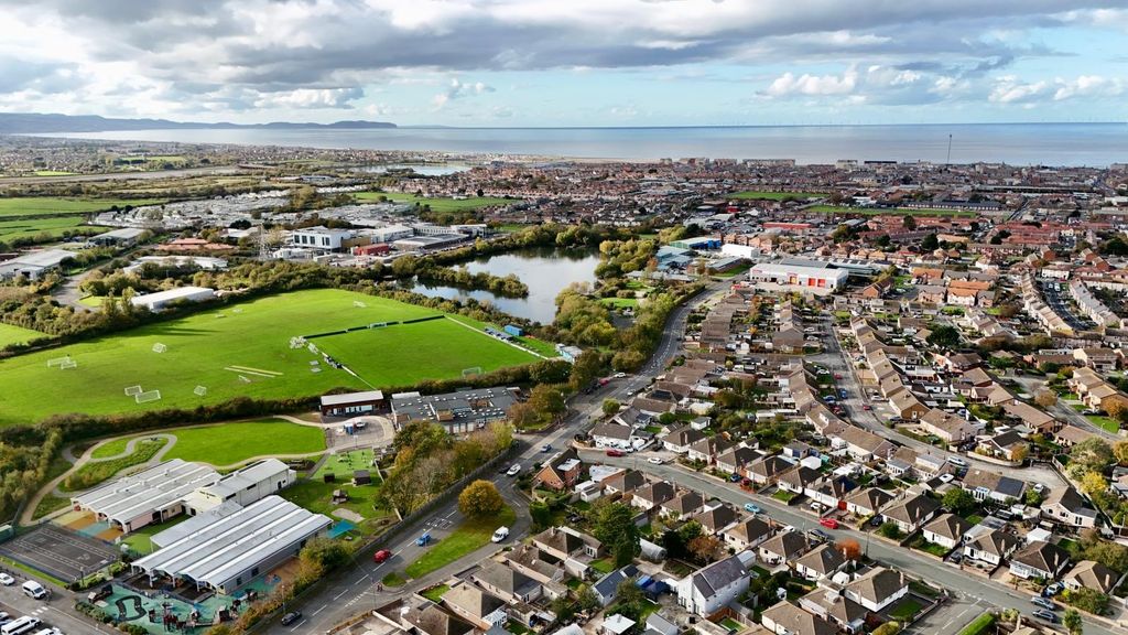 Property photo 2 of 20