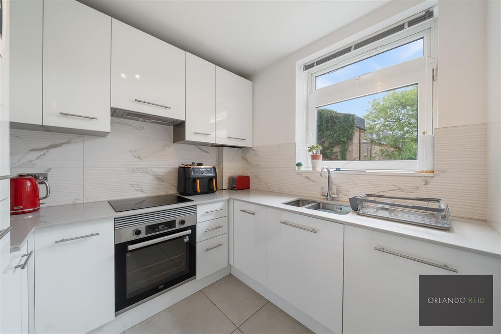 Property photo 2 of 12 30 Cubitt Terrace Sw4 6Ar-2.Jpg