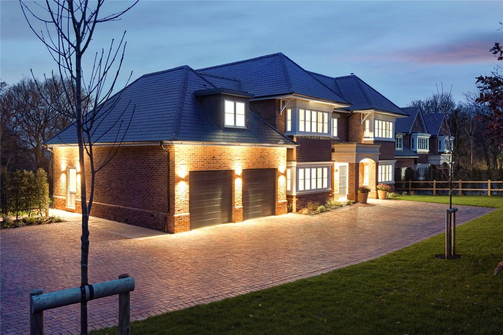 Property photo 1 of 16 Twilight