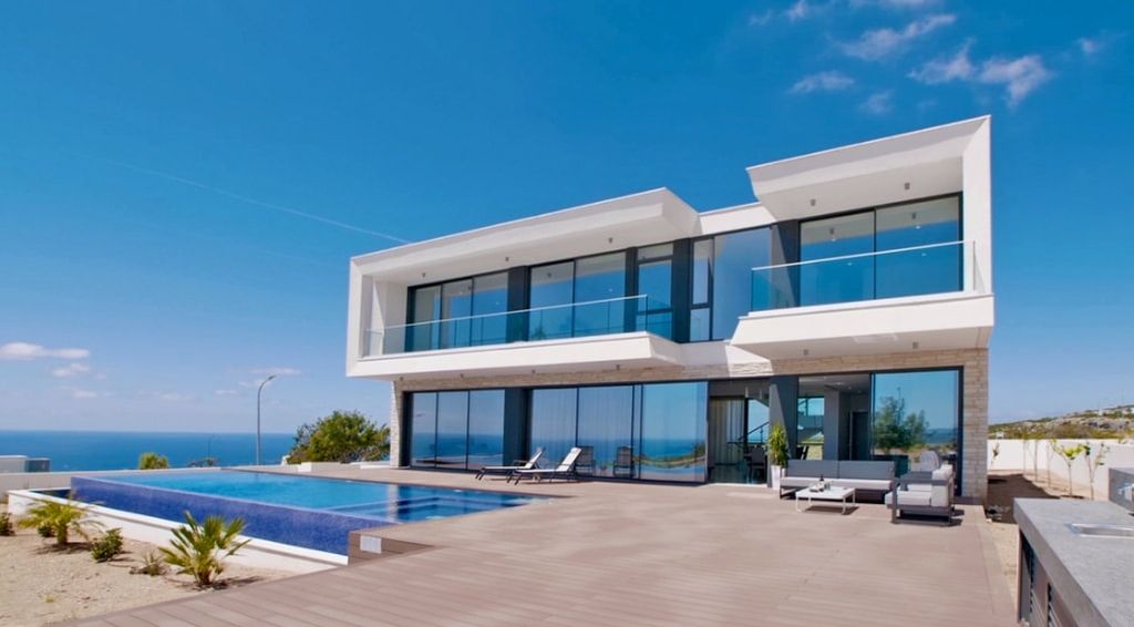 Property photo 3 of 34