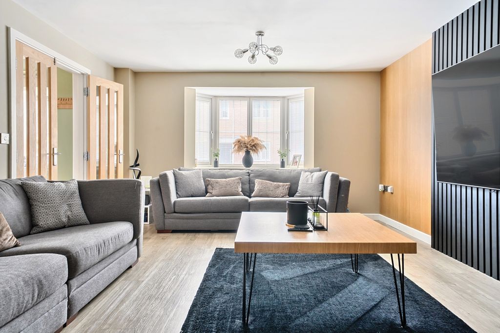 Property photo 2 of 21 Lounge