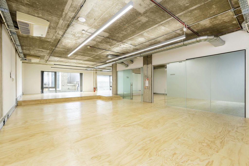 Property photo 1 of 6 First Floor  810 Orsman Road 12.Jpg