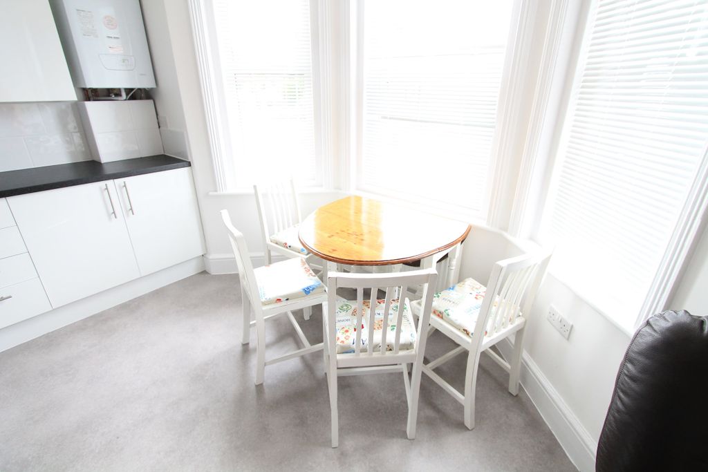 Property photo 3 of 9 Dining Area