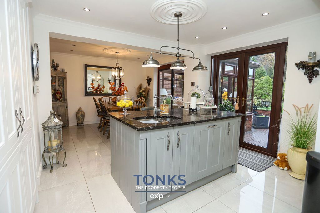 Property photo 3 of 35