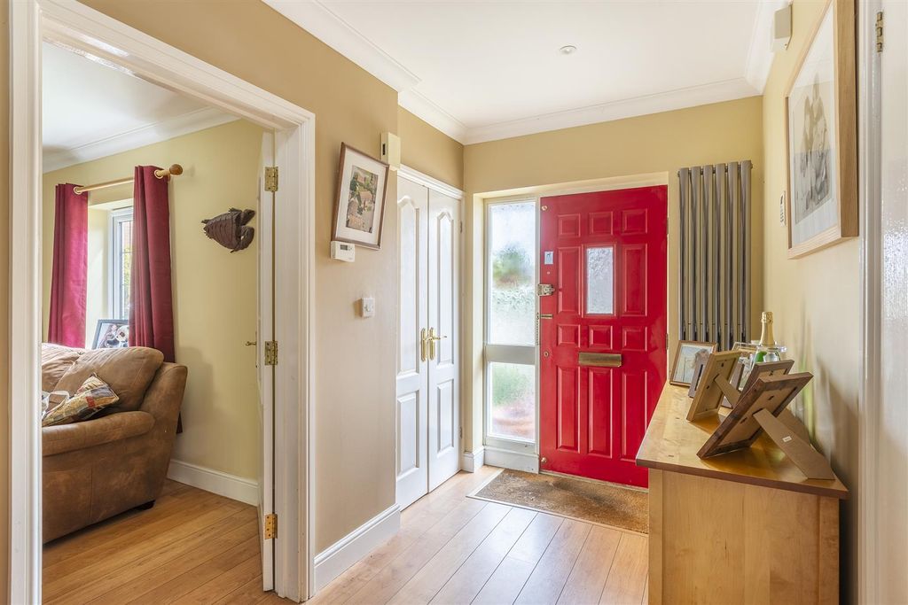 Property photo 2 of 30 Entrance Hall